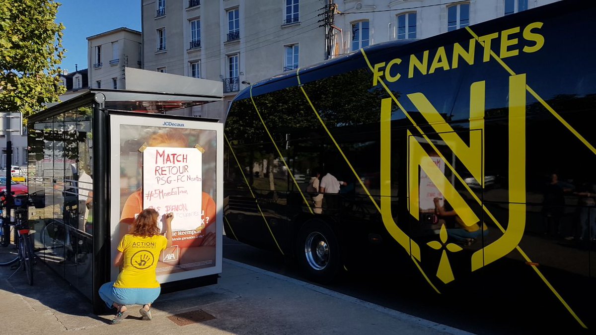 gignv44's tweet photo. Profitons de la présence du car du @FCNantes sur notre chemin pour interpeller le club :
Ne prenez pas l'avion pour le match retour ! #5marsEnTrain 🚄 @SNCF
Faites mieux que le @PSG_inside et sa déconnexion de la réalité 🥴
C'est facile et ça économise beaucoup d'émissions 🌍 https://t.co/umypyu1yAx