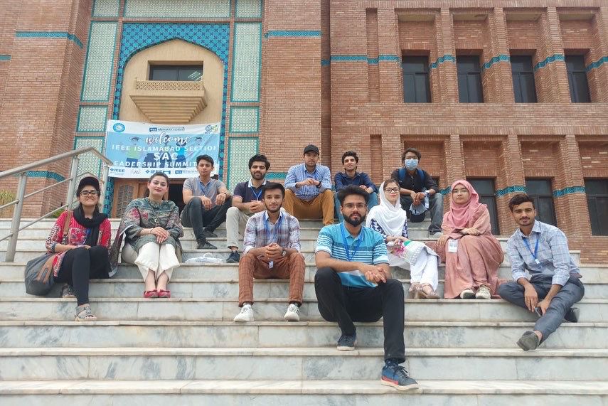 ieee_comsats's tweet photo. On 4th July 2022, IEEE CUI visited FAST NUCES Peshawar for attending IEEE SAC Leadership Summit 2022, With an industrial tour to Labs to University.
#ieee #ieeecui #islamabad #islamabadsection #leadership #ieeerascui #ieeecscui #ieeepescui #ieeeembs #ieeewiecui #labs #peshawar https://t.co/VyDTK1KAa7