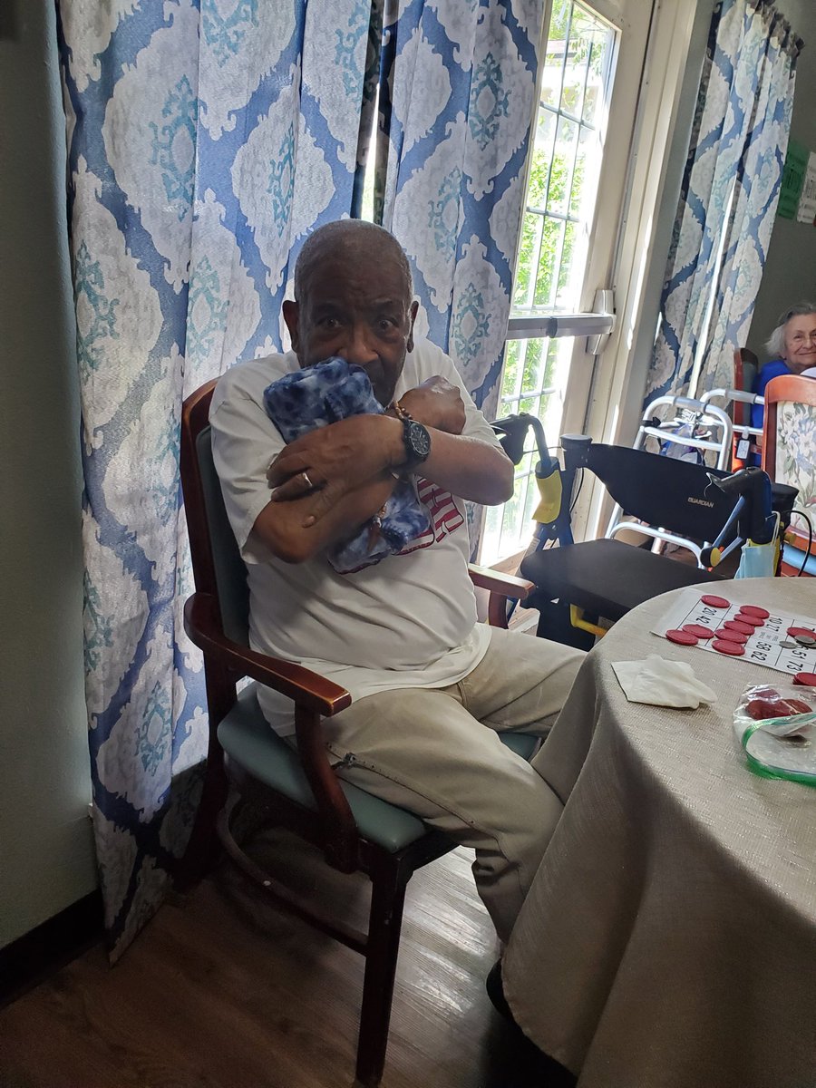 HanksInteract's tweet photo. Visiting some very special residents at Simpatico Cielo Vista. Playing bingo here is tough especially when there's π° involved. #servantleaders #hanksinteract https://t.co/vOFusFc9tP