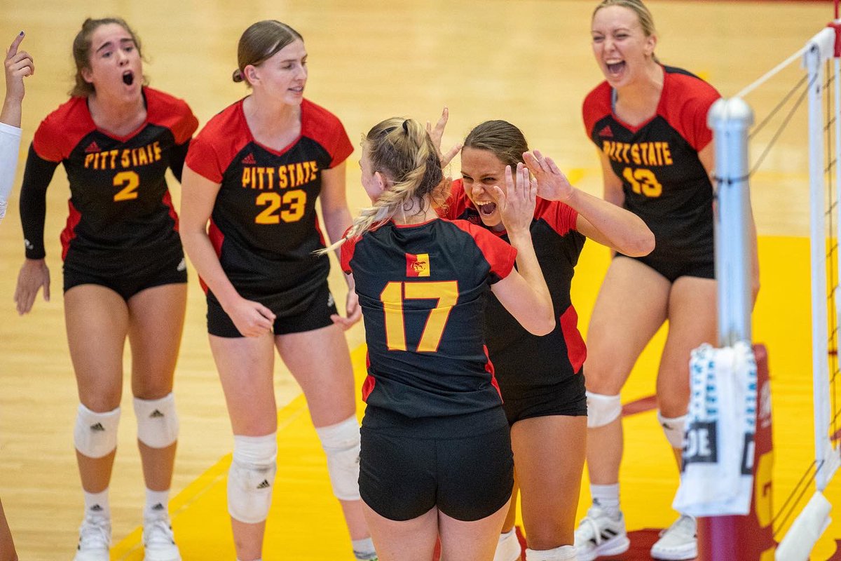 GorillaPhotog's tweet photo. Pitt State volleyball Vs UCM
@GorillasVB #gorillanation https://t.co/HHgp3K0iOD