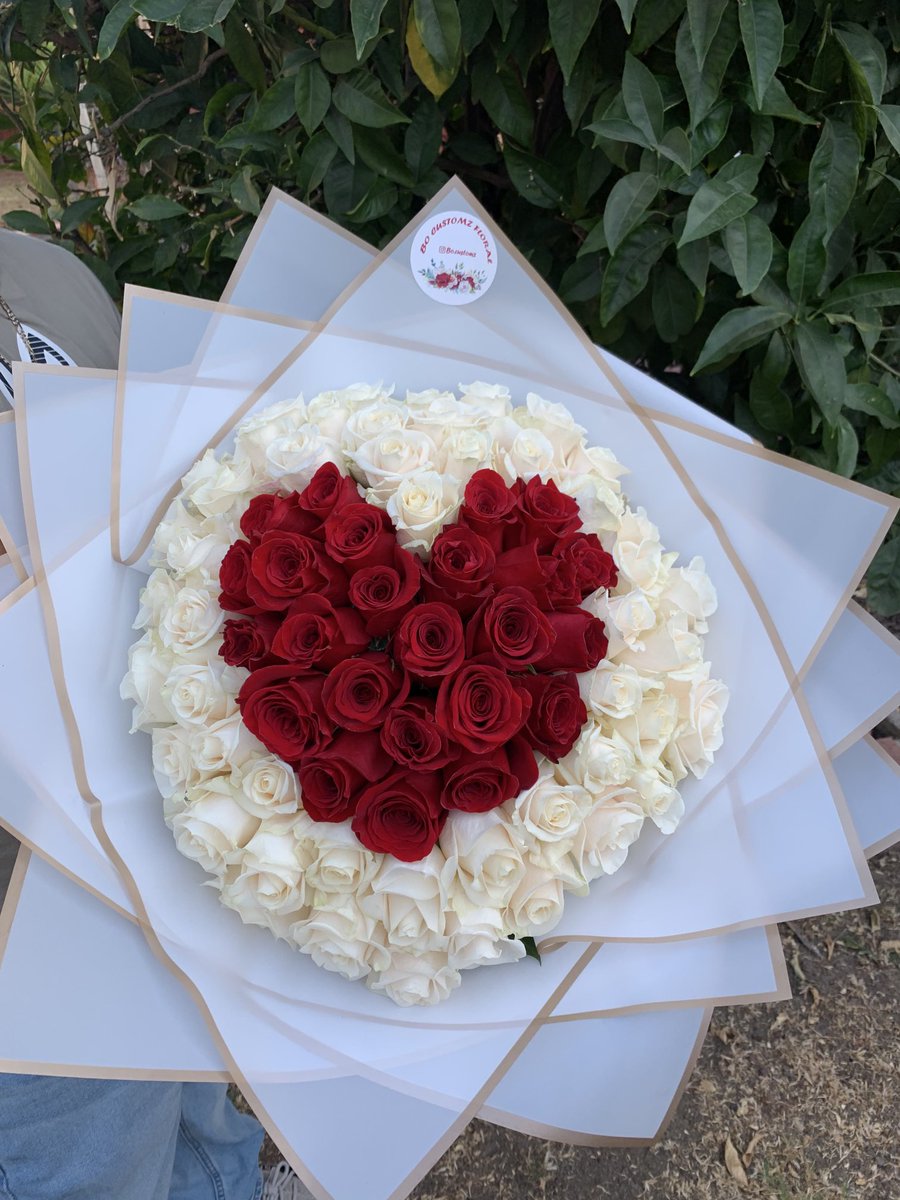 Im a florist from San Jose 🤌🏽 My next client could be on your TL 🫶🏽 RT RT PLEASE 🥹