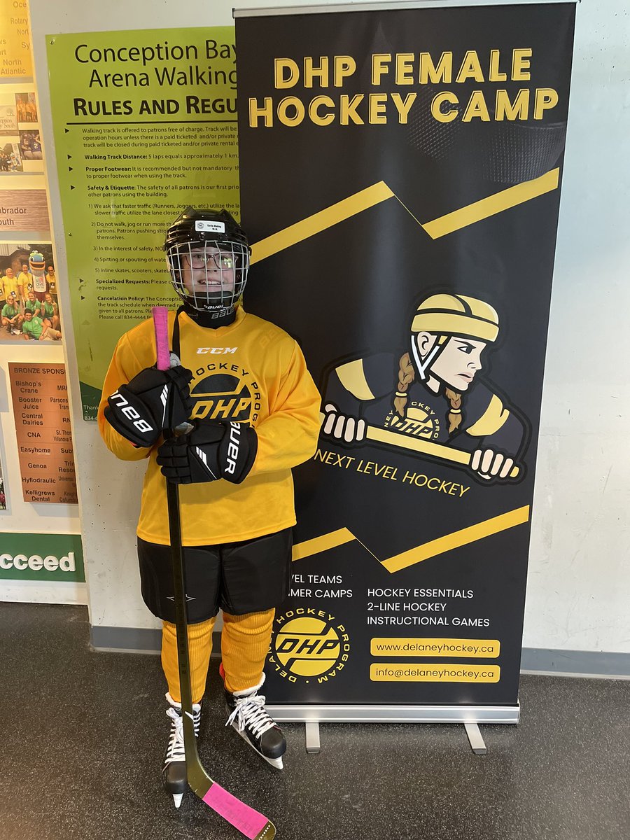 Day 1 of hockey camp with her wick stick <a href="/DelaneyHockey1/">DHP</a> <a href="/wickfest/">WickFest</a> <a href="/wick_22/">Hayley Wickenheiser</a> @PmhaWarriors