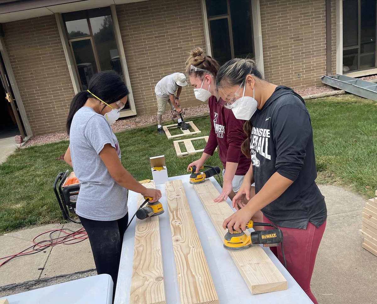 The squad took on some power tools this morning and volunteered with Sleep in Heavenly Peace! Some nice team bonding and community service before GAME DAY this afternoon! #MustangVolleyball #CommunityService