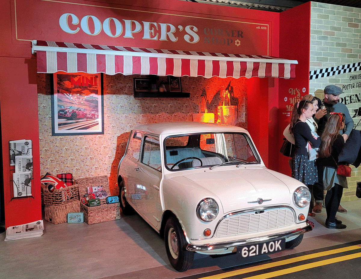 BMMuseum's tweet photo. 📸 All 3 of the Museum's eye-catching cars at @goodwoodrevival this weekend!
Find the Rover-BRM at the 'BRM Factory' by @brm_racing in assoc. with @Motul_uk. Also look out for the first Mini & BMW Dixi.
#GoodwoodRevival #FirstMini #RoverBRM #BRM #BritishRacingMotors #BMWDixi https://t.co/ehomLcZ0Y4