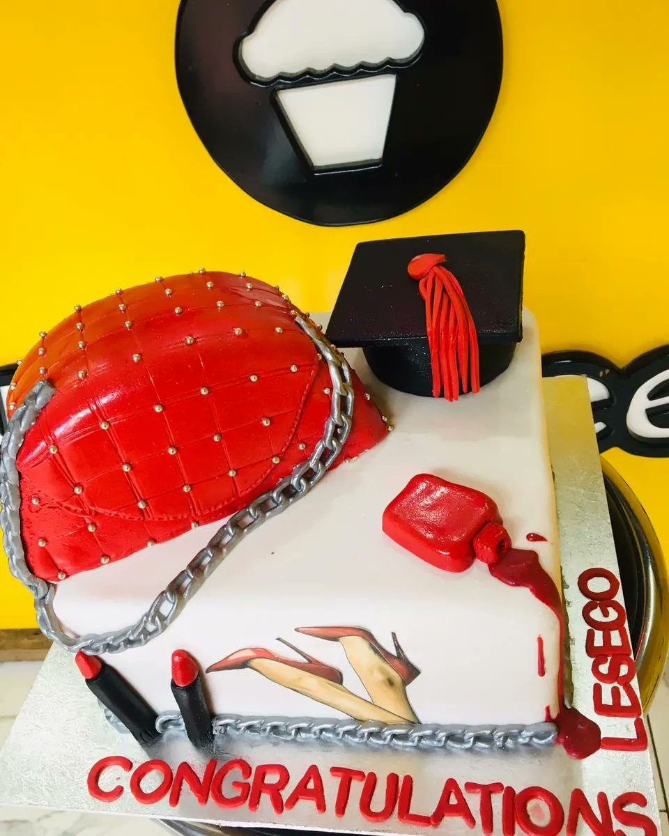 TheMuffineers_'s tweet photo. Cake is there for you to INDULGE. It's there for you to CELEBRATE. It should never be unpleasant, and it should never be ordinary.
🍰🍰🍰🍰🍰🍰🍰🍰🍰🍰🍰🍰🍰🍰
#makeup #makeuptutorial #makeupartist #makeupcake #cake #cakes #vaal #vut #nwu #nwupukke #muffineerscakes #muffineers https://t.co/BIi8jhW6Kf