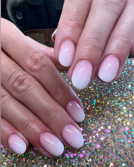 Mirror mirror on the wall, Who's hands are the most beautiful in the world? #fetish #nails #fetichiste<a href="/tag/nails"class="tags"><span>#nails</span></a><a href="/tag/fetish"class="tags"><span>#fetish</span></a><a href="/tag/silk"class="tags"><span>#silk</span></a><a href="/tag/handfetish"class="tags"><span>#handfetish</span></a><a href="/tag/fetichistes"class="tags"><span>#fetichistes</span></a>