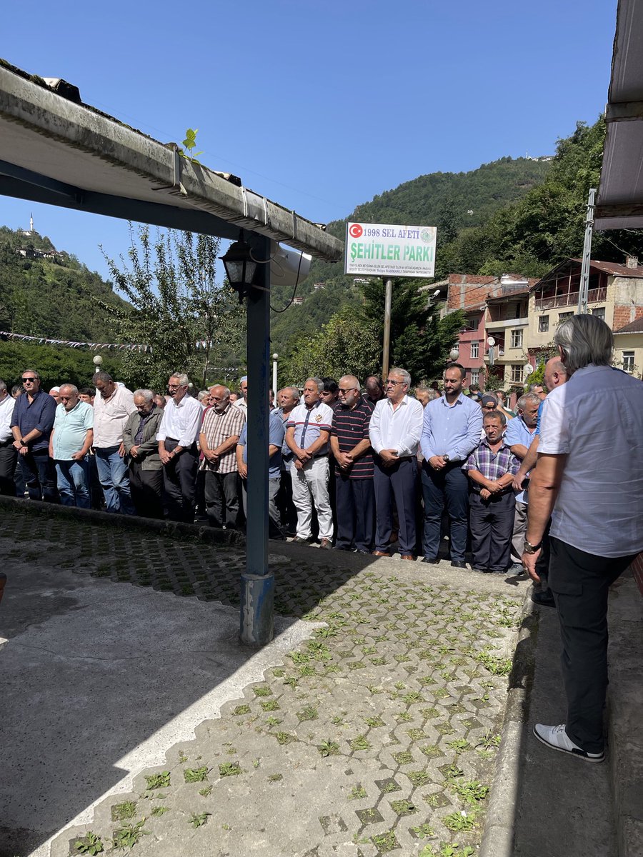makililer's tweet photo. Ticaret Bakanımız Sn.Dr.Mehmet MUŞ beye  ve yakınlarına başsağlığı ve sabırlar diliyoruz. https://t.co/qEQV23FXtP