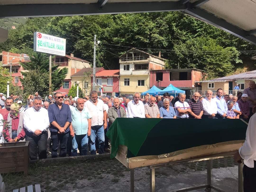 makililer's tweet photo. Ticaret Bakanımız Sn.Dr.Mehmet MUŞ beye  ve yakınlarına başsağlığı ve sabırlar diliyoruz. https://t.co/qEQV23FXtP