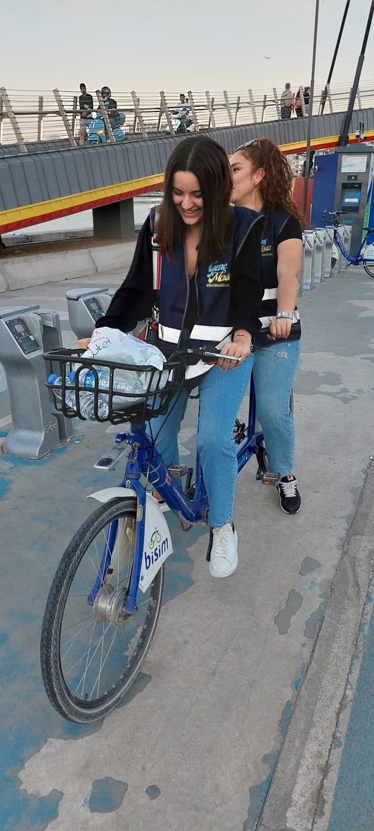 Karbon ayak izini azaltmak adına İl Başkan yardımcılarımız ve İlçe Başkanlarımızın katılımıyla gerçekleştirdiğimiz etkinlik kapsamında hep beraber İYİ Parti yelekleri giyilip bisiklet sürümü gerçekleştirildi. Çevre adına farkındalık yaratıldı.