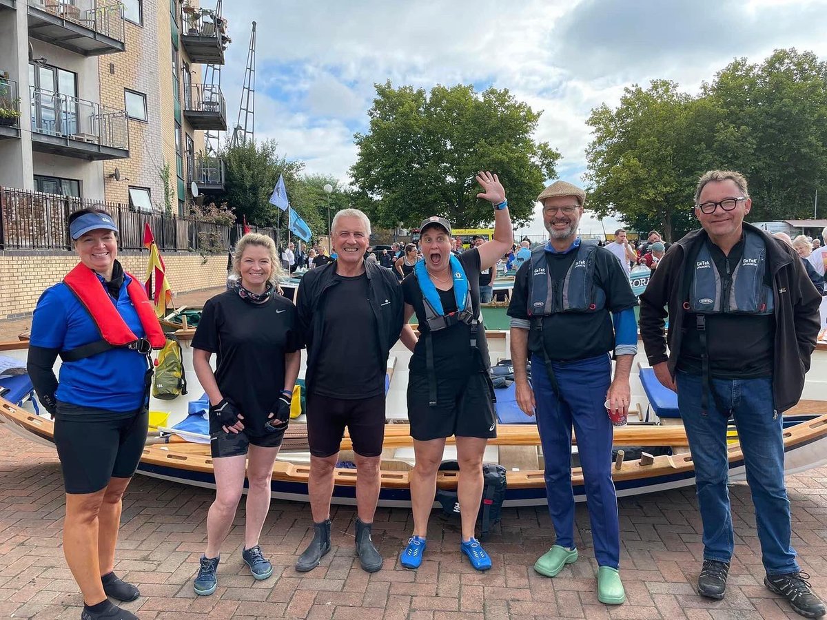 WKLCRC's tweet photo. The Queen Elizabeth II Memorial Procession.

An honour to be a part of.

@WKLCRC @Row_Blakeney 

@GreatRiverRace 
#21.6 miles
#rivermarathon https://t.co/GDLfXhP5jb