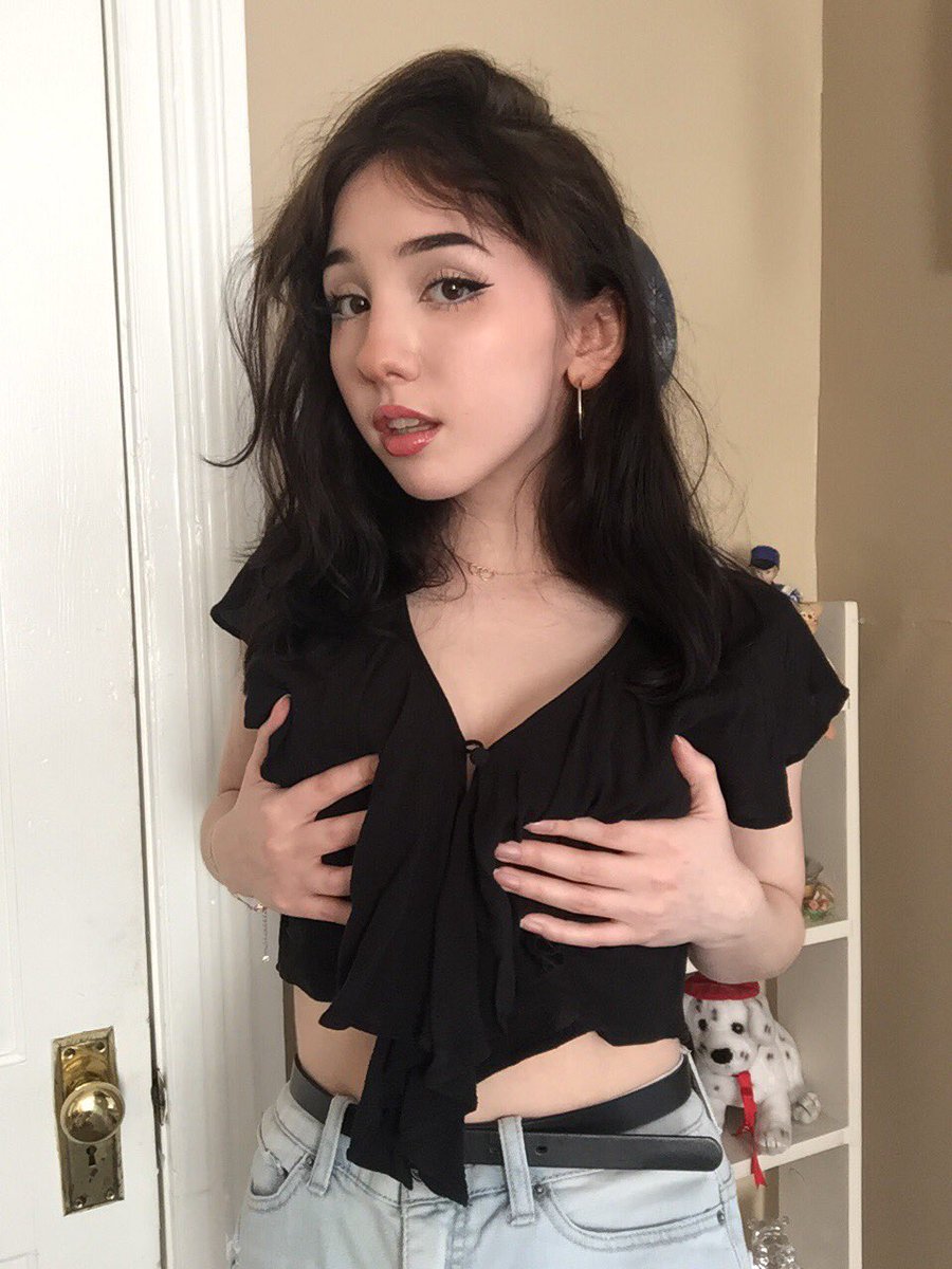 Verity Nicole on Twitter: "Could you hold them for me instead? #nsfwtwtًً"