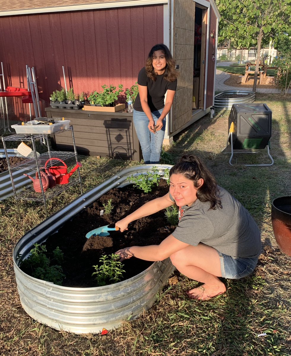 GardendaleELP's tweet photo. BIG thanks to our Gardendale Community for the energizing morning helping make our outdoor learning areas even more magical for our students! https://t.co/PEkBU6uKZj