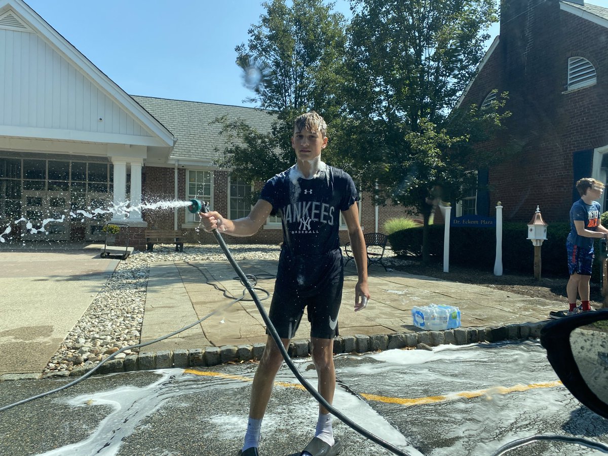 Head on down to the HHK Class of 2023 Car Wash! Going on right now at HHK School until 3 PM! It’s a perfect day to get your car washed and support the Class of 2023!