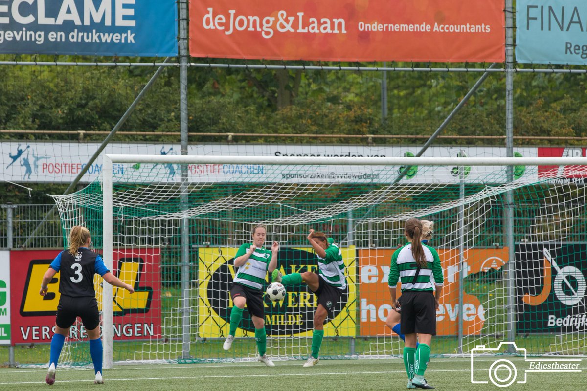 stadionautist's tweet photo. 'Uit den oude doosch...'
Vorig seizoen mocht ik voor FC12 Magazine op pad en kwam ik terecht bij @deweide in Hoogeveen.
https://t.co/M7Ci3veie1
#Groundhopping #DeWeide #Hoogeveen #Nonleague #Ground #Footballground https://t.co/kTVpvnePrf