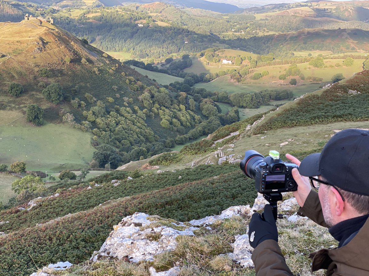 VictoriaGarratt's tweet photo. Amazing sunrise over Castell Dinas Bran. Totally worth the early start and hike. So lucky to be living in this stunningly beautiful area 🏴󠁧󠁢󠁷󠁬󠁳󠁿❤️ #aonb #llangollen #deevalley #cymru https://t.co/uLhpGunkn2