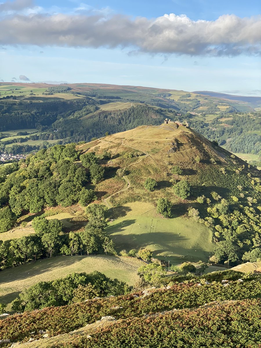 VictoriaGarratt's tweet photo. Amazing sunrise over Castell Dinas Bran. Totally worth the early start and hike. So lucky to be living in this stunningly beautiful area 🏴󠁧󠁢󠁷󠁬󠁳󠁿❤️ #aonb #llangollen #deevalley #cymru https://t.co/uLhpGunkn2