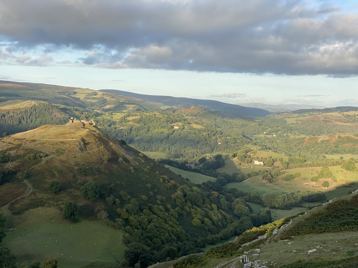 VictoriaGarratt's tweet photo. Amazing sunrise over Castell Dinas Bran. Totally worth the early start and hike. So lucky to be living in this stunningly beautiful area 🏴󠁧󠁢󠁷󠁬󠁳󠁿❤️ #aonb #llangollen #deevalley #cymru https://t.co/uLhpGunkn2