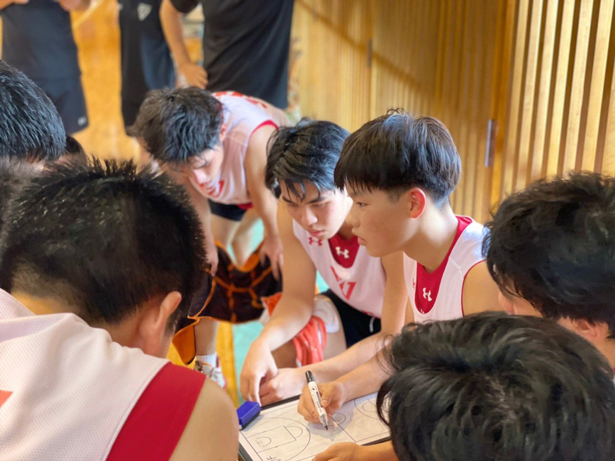 chibajets_youth's tweet photo. #千葉ジェッツU18 東北遠征1日目🫡 初日は東北学院高校さんと対戦しました⛹️♂️前半苦しい時間帯が続きましたが、ハーフタイム時に自分たちが何をするべきなのかを話し合い、後半は雰囲気が良くなり、良いプレーが見えました👀明日は仙台U18、東北学院大学と対戦します🔥 #コスモスバス #千葉ジェッツ https://t.co/dwf43CMxQO