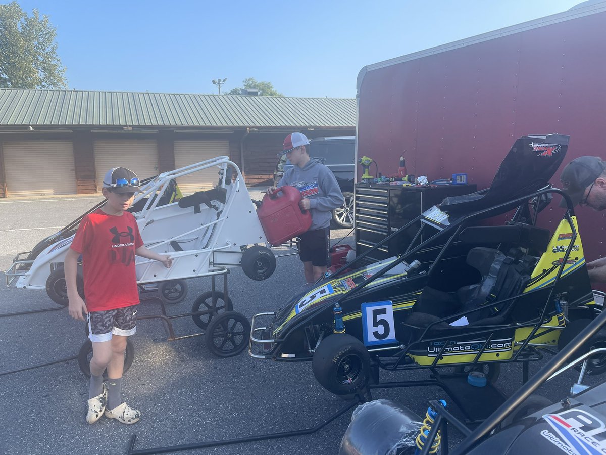 seth_racing's tweet photo. Status: helping my little brother at #NGQMA for the #dixieshootout #usac25 #GoLaneGo https://t.co/BpMCqBcKeO