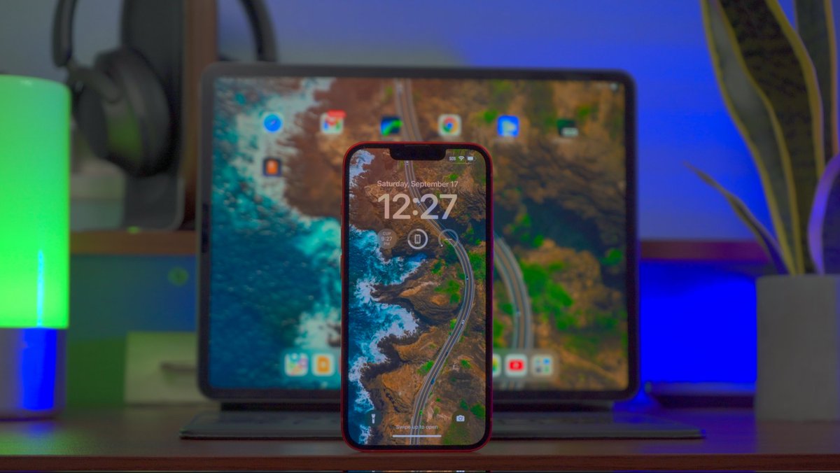 DAVTech__'s tweet photo. Using the IPhone 14...Something occurred to me.

Not everything is for everyone - And that's okay.

But there's usually *something*, for everyone.

Today I walk you through my IPhone 14 experience, and who this phone is for.

I hope this is helpful!

https://t.co/OJ7tyt0h5H https://t.co/ZovMYlZrK9