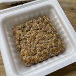 ネバネバ美味しそうな納豆!まさかの木彫りで食べられません。