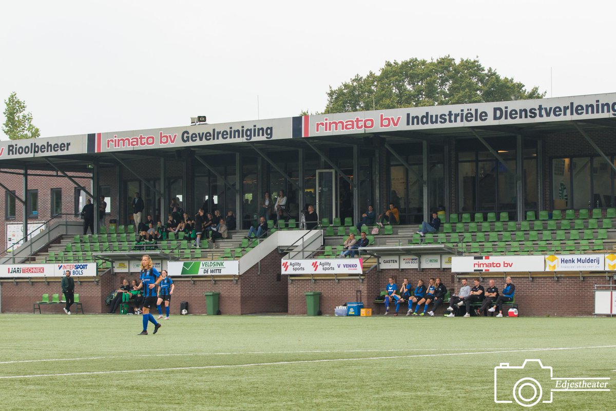 stadionautist's tweet photo. 'Uit den oude doosch...'
Vorig seizoen mocht ik voor FC12 Magazine op pad en kwam ik terecht bij @deweide in Hoogeveen.
https://t.co/M7Ci3veie1
#Groundhopping #DeWeide #Hoogeveen #Nonleague #Ground #Footballground https://t.co/kTVpvnePrf