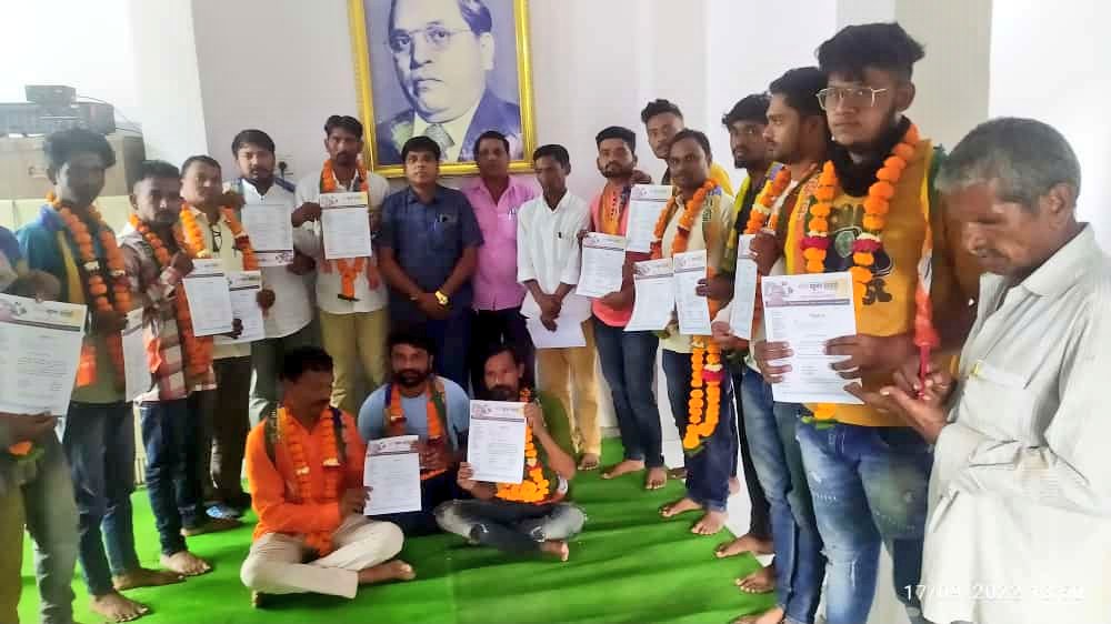 VbaForNanded's tweet photo. आज वंचित बहुजन आघाडी नांदेड दक्षिण महानगर च्या वतीने प्रभाग क्रमांक 14 येथील सिद्धार्थ नगर जुने नांदेड या वार्ड शाखेची नविन कार्यकारणी गठीत करण्यात आली 

@Prksh_Ambedkar
@AmbedkarSujat
@VBAforIndia
@RekhaThakurVBA

#VbaForNanded 
#VanchitBahujanAghadi https://t.co/3WAFHt3iOb