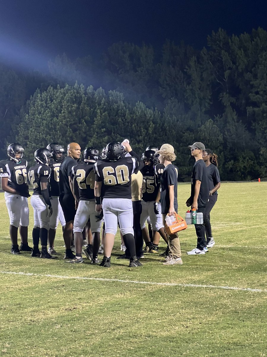 TJBeavers's tweet photo. Another football Thursday and Friday night with Sports Med 1 and 3 Honors students. #khssportsmed https://t.co/fUopMXNZ3h