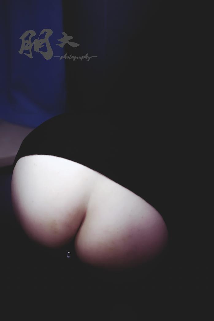 Pengda__'s tweet photo. 隔几天更一组。
模特:（妹子表示不想跳出来）
摄影师朋大   @Pengda__ 
日常寻武汉能长期合作，一起创作拍照的女孩子或者夫妻情侣！湖北区域都可以约！拍照内容可以是人像、私房、人体，露出以及不限于以上类型！@武汉约拍
@武汉私房 @武汉拍照 @湖北约拍 https://t.co/4a7NCq2CaE