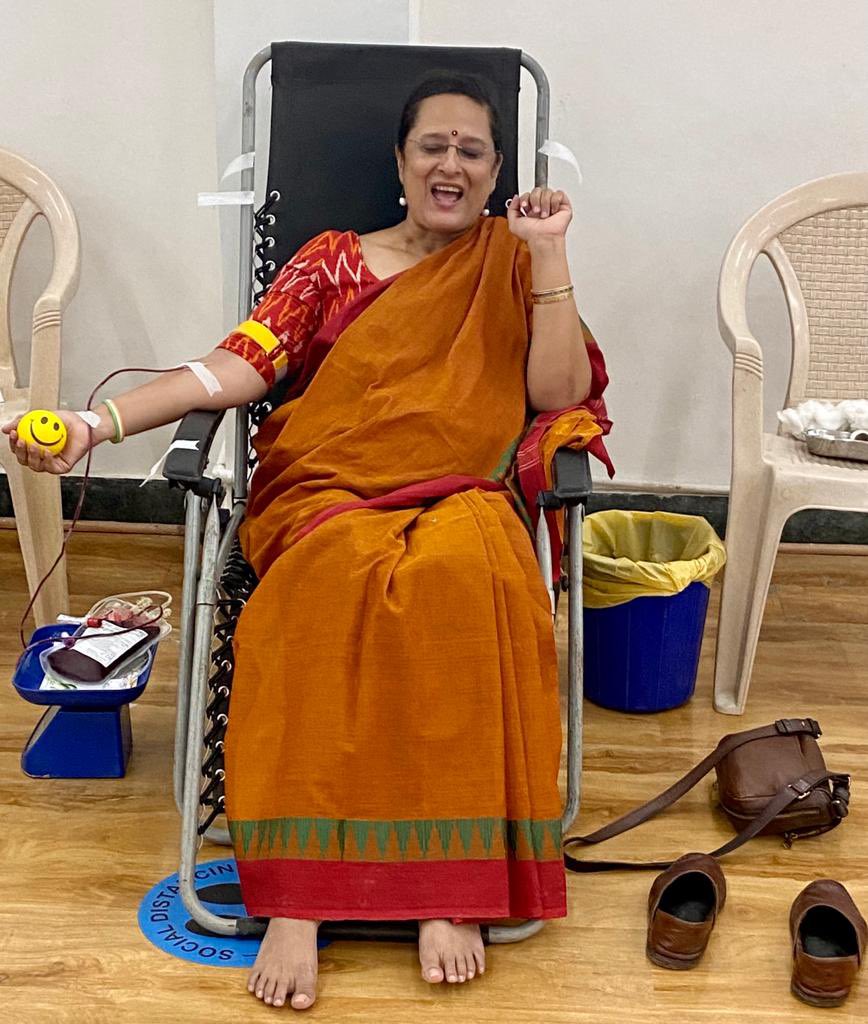 Glad to see our PM request Indians to donate blood for his b’day. The govt eRaktKosh app tells you your closest donation centre, while <a href="/BloodDonorsIn/">Blood Donors India</a> is another great initiative. As for me I am glad to pass the HB test to be able to donate! #RaktdaanAmritMahotsav