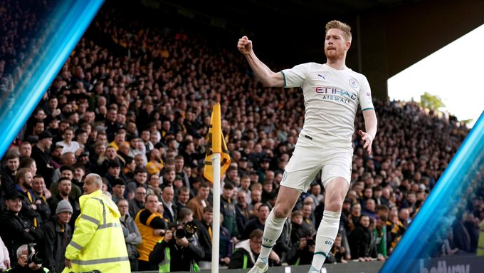 WilliamHill's tweet photo. Kevin De Bruyne has now been directly involved in 150 Premier League goals:

▪️ 217 games
▪️ 92 assists
▪️ 58  goals
▪️ 4x PL Champion
▪️ 2x Player of the Season

One of the greats. 🙌 https://t.co/k3U1qvK4CG