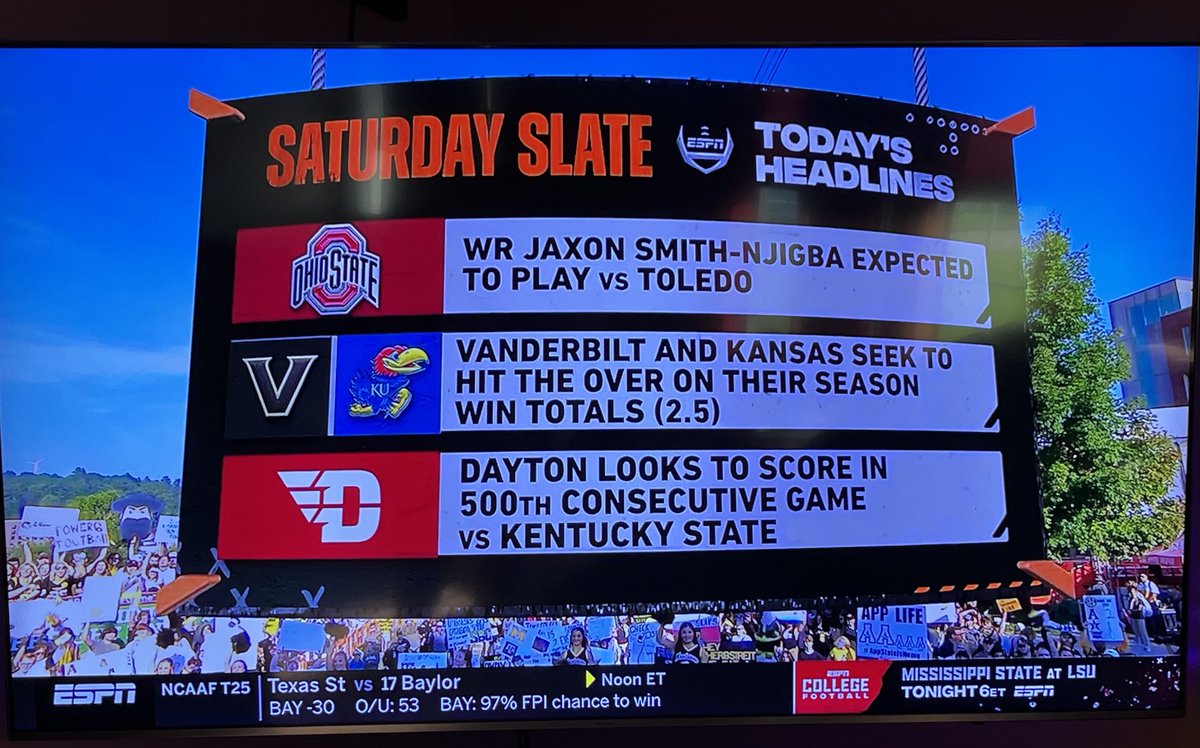 TheJJChiles's tweet photo. Flyer Football makes ESPN College GameDay https://t.co/zb35PrwHNY