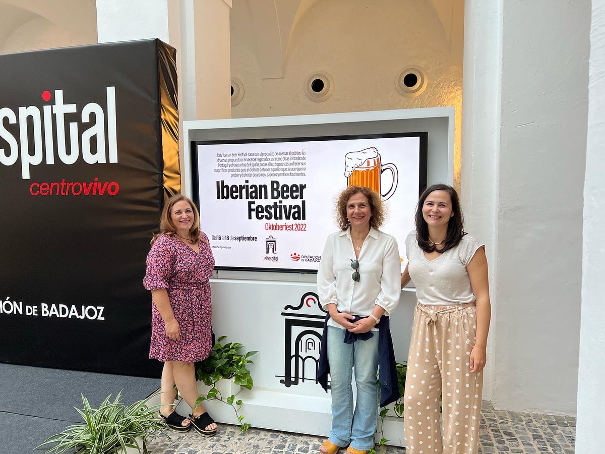 CsBadajoz's tweet photo. 🍻Anoche nuestro alcalde @BarreraGragera y nuestras concejalas @lara_mdeer e #HitosMogena acudieron al Iberian Beer Festival donde pudieron degustar algunas cervezas artesanales y charlar con los emprendedores. https://t.co/CFDefOZFL9