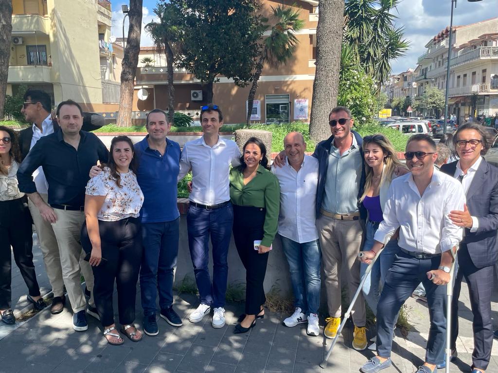 davide_crippa79's tweet photo. Una bella passeggiata sul corso di Sant’Antimo con il Sindaco Massimo Buonanno e gli amici del PD.

La crisi economica e quella energetica stanno mettendo a dura prova questo tessuto produttivo ma noi faremo il possibile per aiutarlo concretamente. https://t.co/A05WHcFYuP