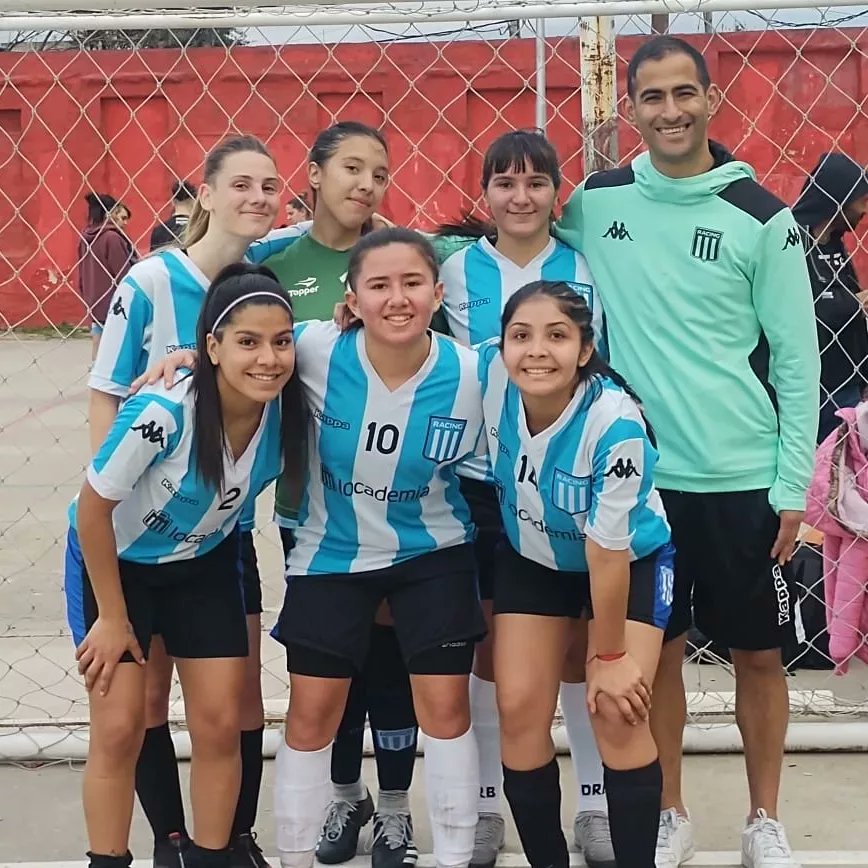 RacingVDPFutFem's tweet photo. Compartimos algunas de las imágenes de nuestra visita a Deportivo Morón por la fecha 6 del torneo clausura @primeraligaIFF 2022.
#Racing
#RacingVdP
#RacingClub
#FutsalFemenino
♀️🎓⚽️💙 https://t.co/0FUtyG0Qen