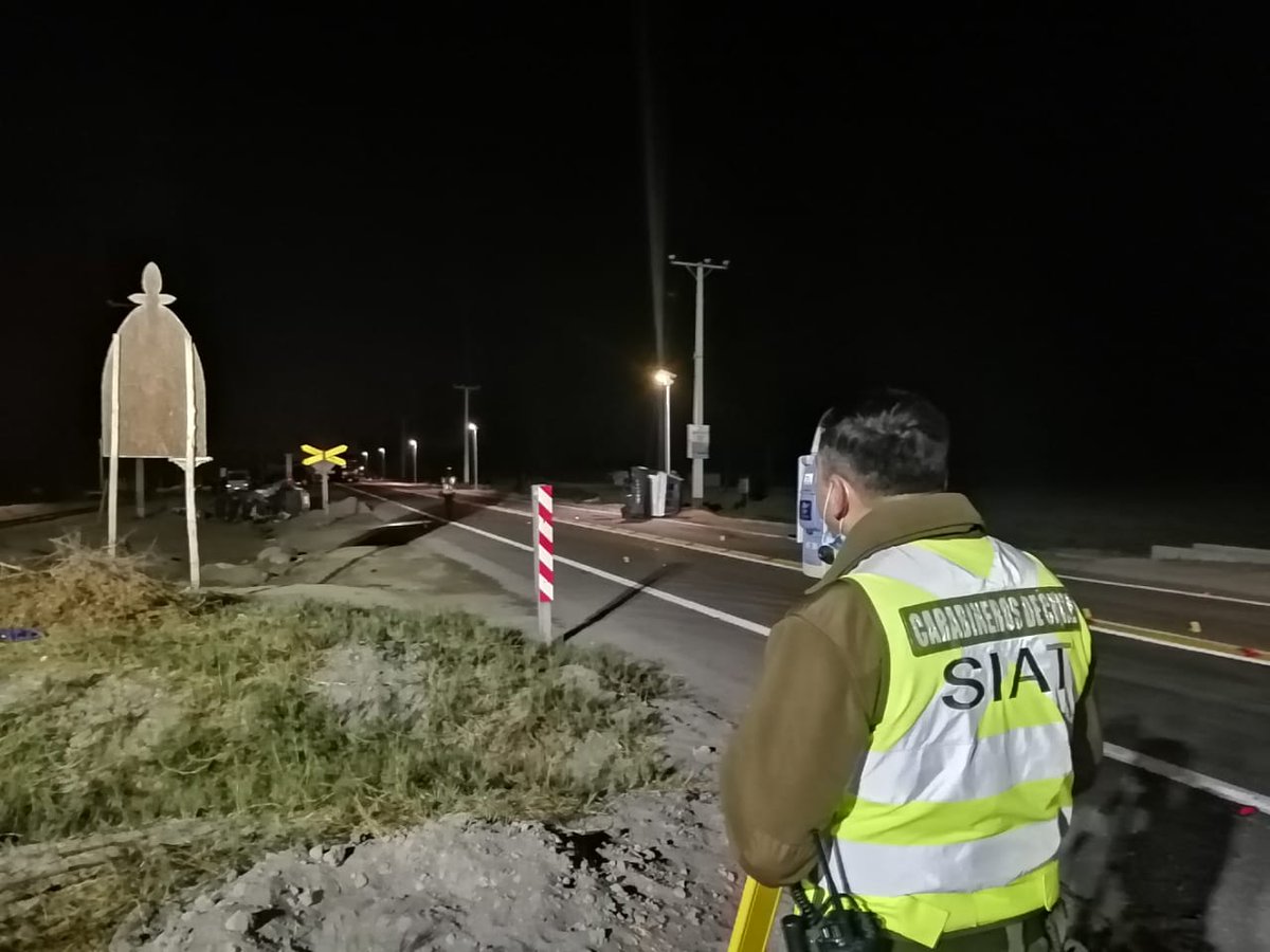 aricaldia's tweet photo. SIAT Arica investiga trágico accidente en Valle de Lluta que dejó 3 personas fallecidas y otras 3 lesionadas 
Llevamos la triste cifra de 39 personas fallecidas en accidentes de tránsito en lo que va el 2022 https://t.co/jeacbdPsmt