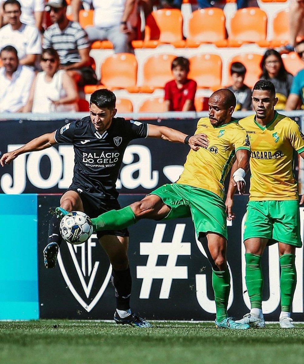hondurasfutbolt's tweet photo. #LegionariosHondureños
Por fin ganó el #AcadémicoViseú en la Liga SABSEG de Portugal y lo hace derrotando (2-0) al CD Mafra, #JonathanRubio (🟨36'/⤵️63') fue titular en un partido donde se fue pintado a casa.
@allanfajardo29 @LegionCatracha
@HondurasLiga @JorgeRdeportes https://t.co/bwyOhBTXT9