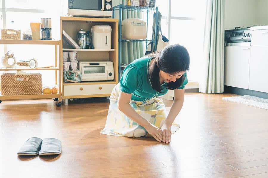 ／
#よだれもん家族 
24話オフショット公開💐
＼

絵里子ママのこのポーズww

明日11時放送です📺

#大竹一樹
#松尾諭
#宮澤エマ
#長谷川百々花
#野間口徹