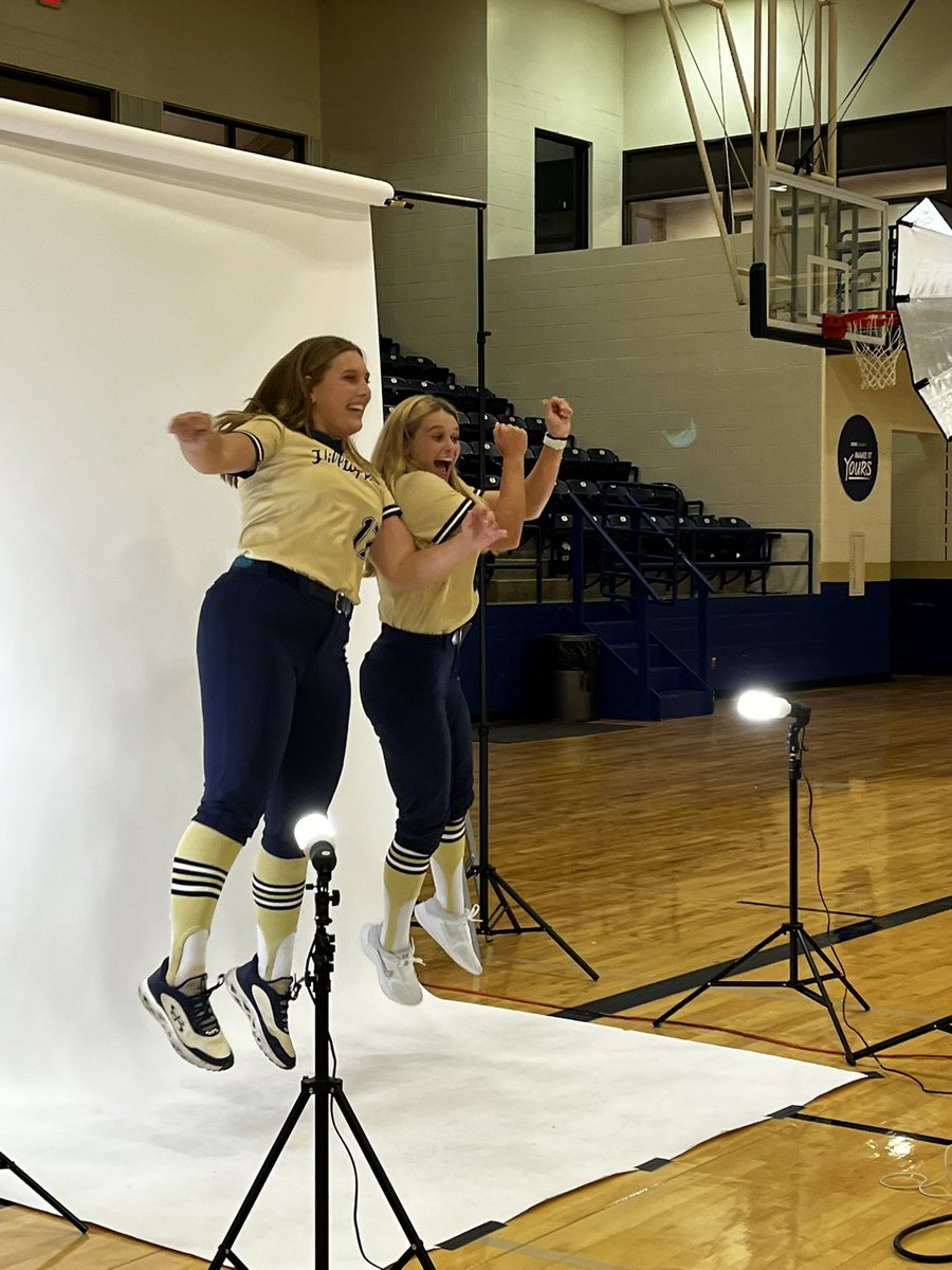 SEUSoftball's tweet photo. Sneak peek of media day!!! 🐐 📸 🫣 https://t.co/5NpkPZniWN