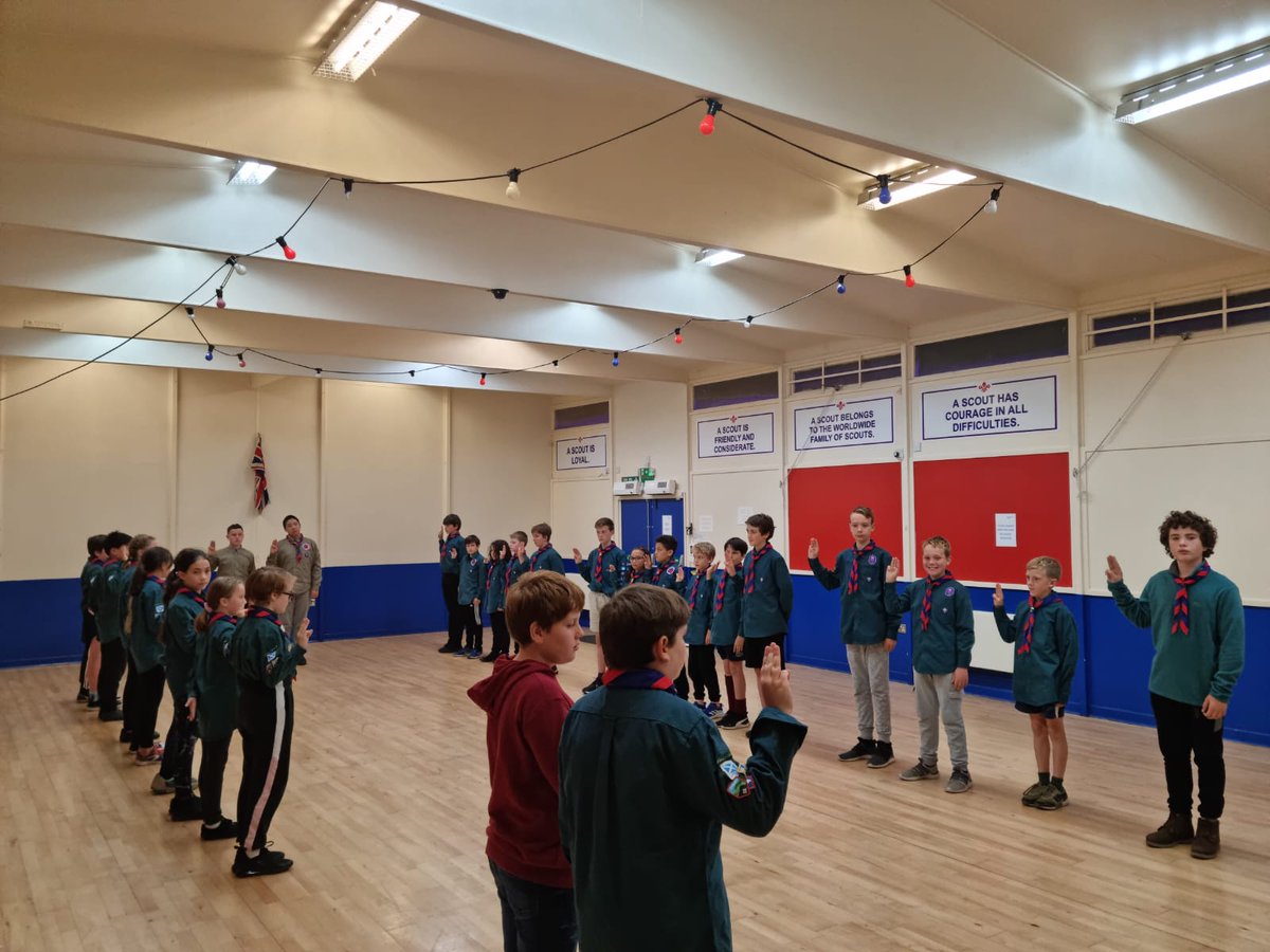 75thBraidScouts's tweet photo. The 75th Braid Scouts renewing their promise last night and also holding a minute silence for the late Queen Elizabeth II https://t.co/AsiXJueKOO