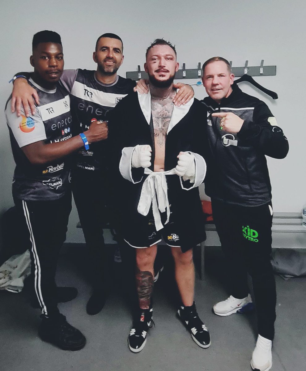 We rolled the dice again last night! I’m lucky to have these guys behind me. Another fight of the year contender! Rest up,chill out & asses the future 👊🏻