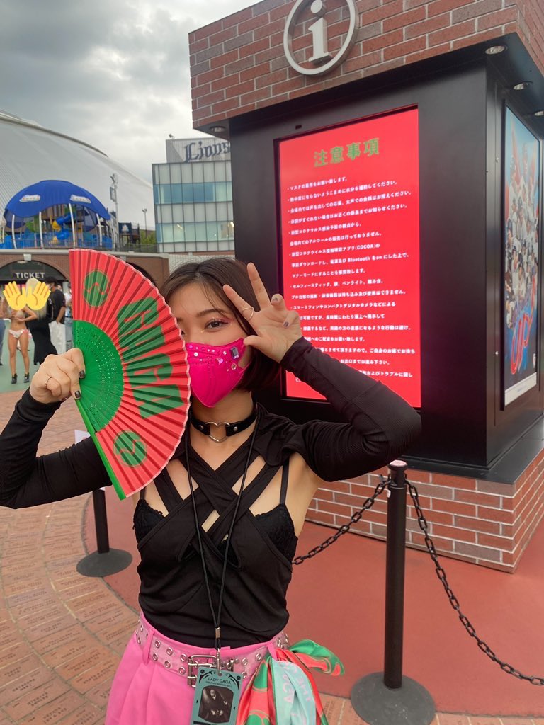 kayachan0328's tweet photo. Day2を投稿しようと思ってたらコロナになって全然投稿できなかった😭
day2はね!8年ぶりに会えた人もいれば、8年前がきっかけで縁が続いてる人たちと会えて幸せだった😭💖見てこのガガの笑顔!最後は自然とありがとー!って叫んでた🥹日本に来てくれてありがとうね😭またきてね🫶
#chromaticaballjapan https://t.co/Psw90qeYBv