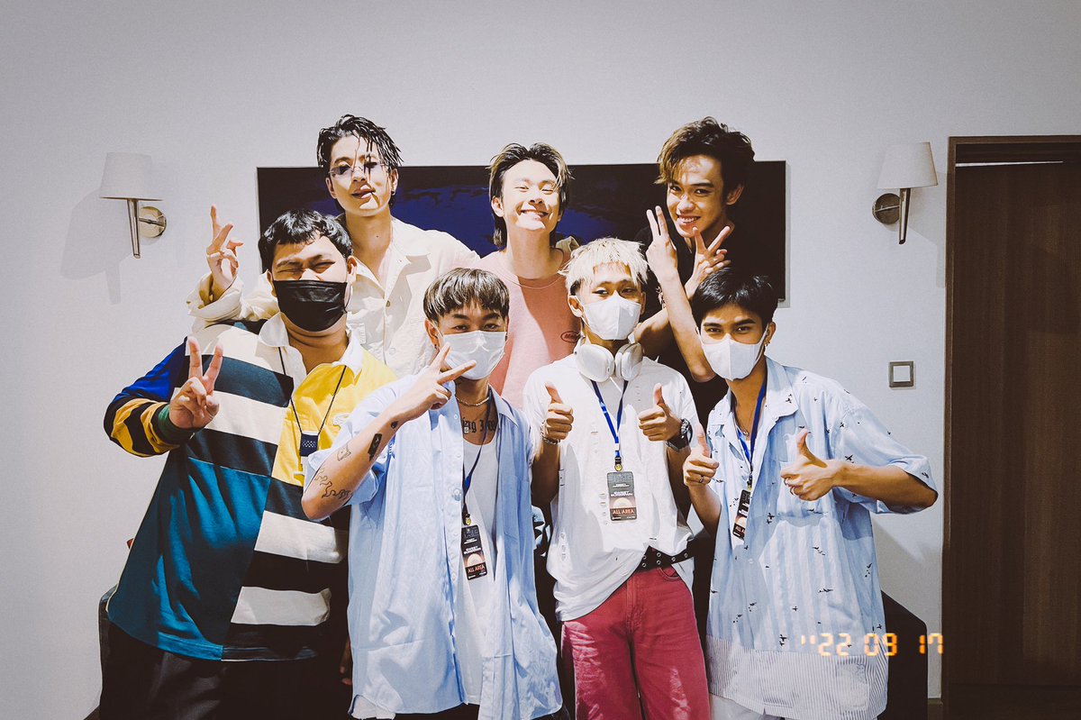 🎂🎂🎂🙆🏻🙆🏻🙆🏻
#TRINITY3YearsDebut
#TRINITYSweetSundown 
#TRINITY_TNT