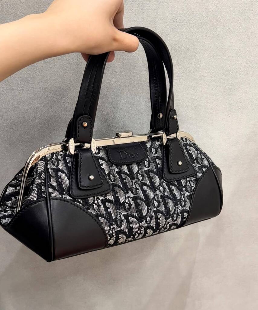 value91_vintage's tweet photo. Dior torotter https://t.co/NvGSnkoXxR https://t.co/lgh06g3TMB