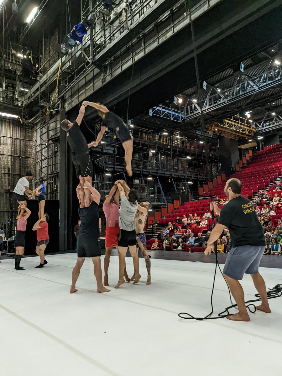 TCroiset's tweet photo. Merci à la #CompagnieXY pour cette superbe visite insolite de @TheatreChaillot @Paris @JEP https://t.co/raTYqxJb65