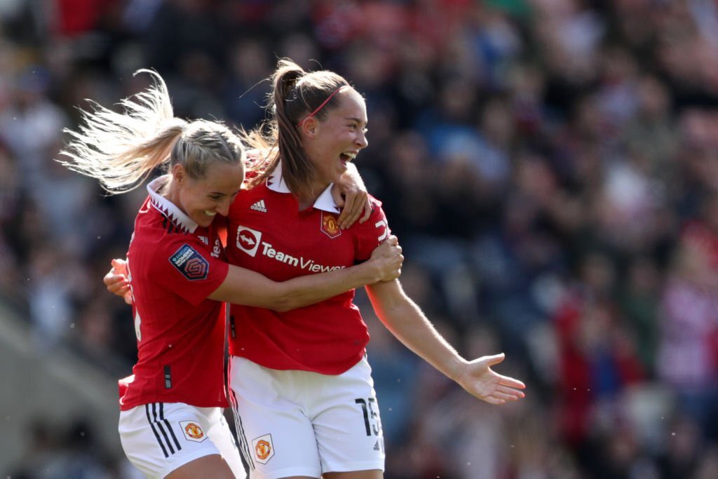¿Doblete siendo defensa central? Maya Le Tissier 🏴󠁧󠁢󠁥󠁮󠁧󠁿 dice que sí.

En solo 25 minutos, la nueva zaguera del Manchester United se estrenó con dos goles en la goleada por 4-0 sobre el Reading en el arranque de la #BarclaysWSL.