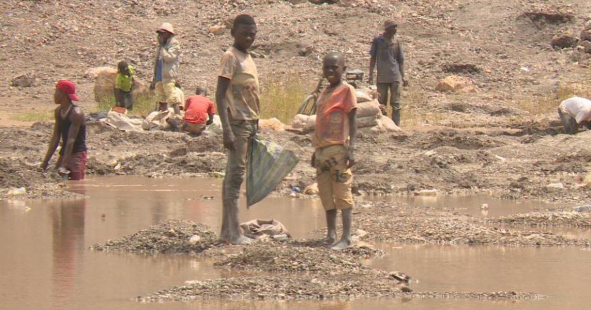 KennethRWebster's tweet photo. This is how electric vehicles are made. 

Meet the child lithium miners of central Africa. https://t.co/EvqPuJ8spV