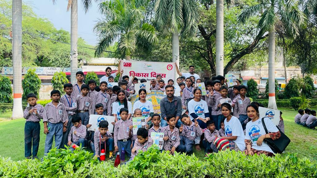PhysicalBranch's tweet photo. On the occasion of Swachh Amrit Mahotsav the MCD South Zone organised an Awareness Program based on waste segregation and Ban on Single use plastic at Qutub Minar #IndianSwachhataLeague #SwachhAmritMahotsav @DCSOUTHZONE @AshwaniKumar_92 @GyaneshBharti1 @MCD_Delhi @SZ_education https://t.co/N9HbLuIfdJ