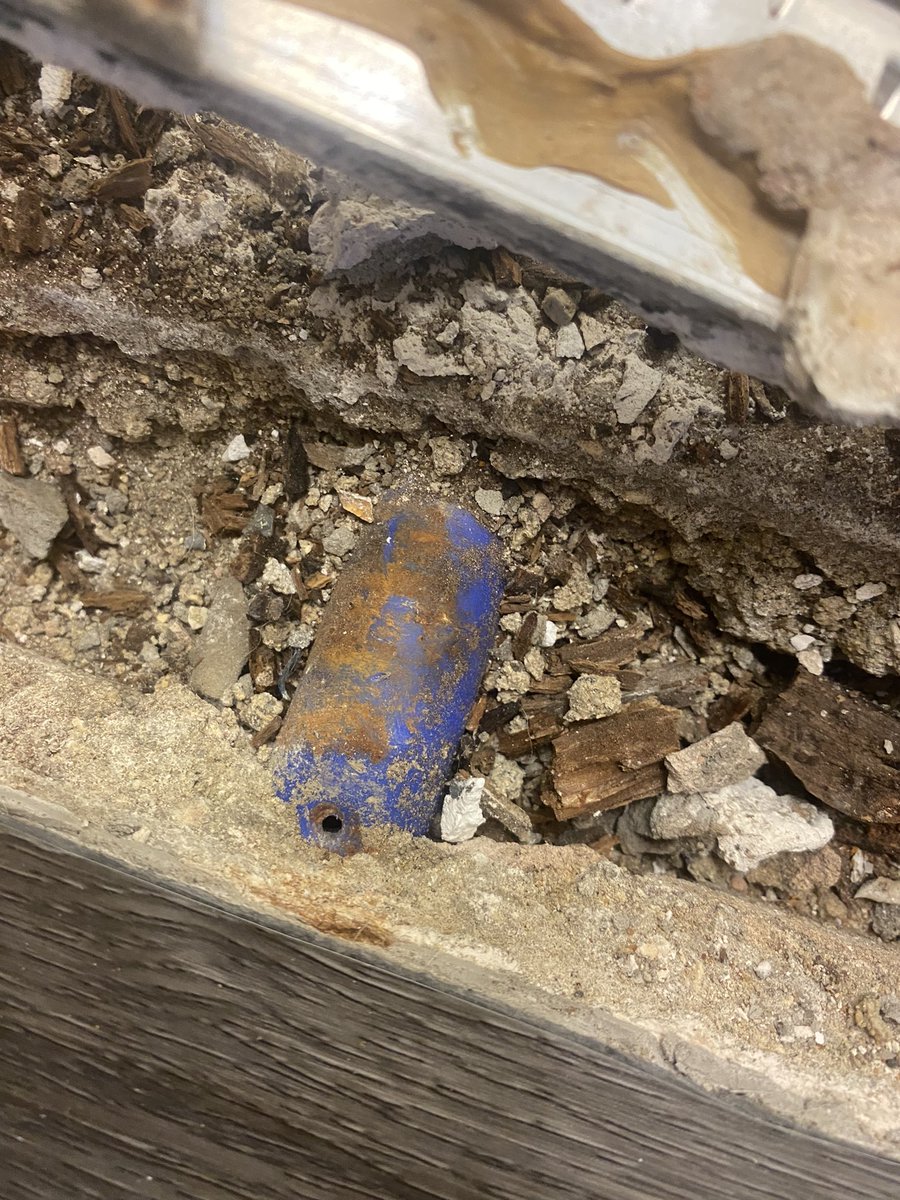 Johnny_T84's tweet photo. When you pull a door bar out in prep for new flooring and someone has nailed it straight through a 22mm gas pipe🤦‍♂️🤬 happy Saturday. https://t.co/beiHXz73rw