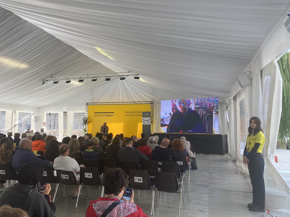 Esiste una dimensione etica. In ogni caso il sapere sarà sempre “la luce che non può schiacciare l’ombra”. In matematica, fisica, esiste un “non sapere” accettato (es. il teorema di Gödel). 
#MiguelBenasayag #pnlegge2022 🌾 <a href="/JacaBook/">Jaca Book</a>